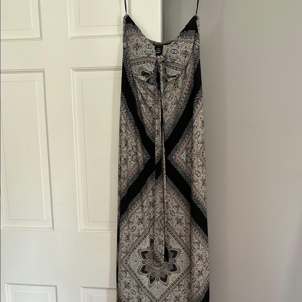 Elegant Black and Cream Maxi Dress